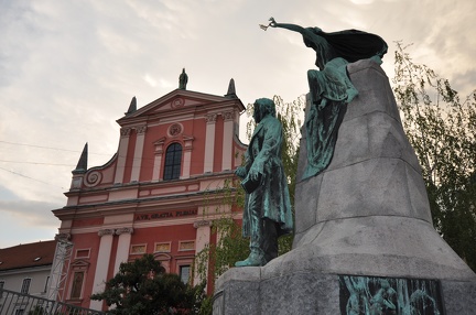 20 Pre eren Monument and the Franciscan Church of the Annunciation